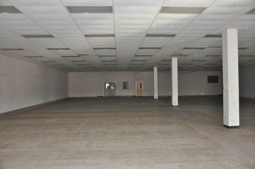 More Photos Of 200 Spitler Park Plz, Mount Zion Storefront Retail Office For Sale