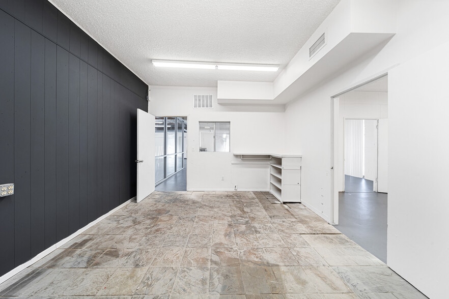 More Photos Of 372 N Mt. Vernon Ave, Colton Warehouse For Sale