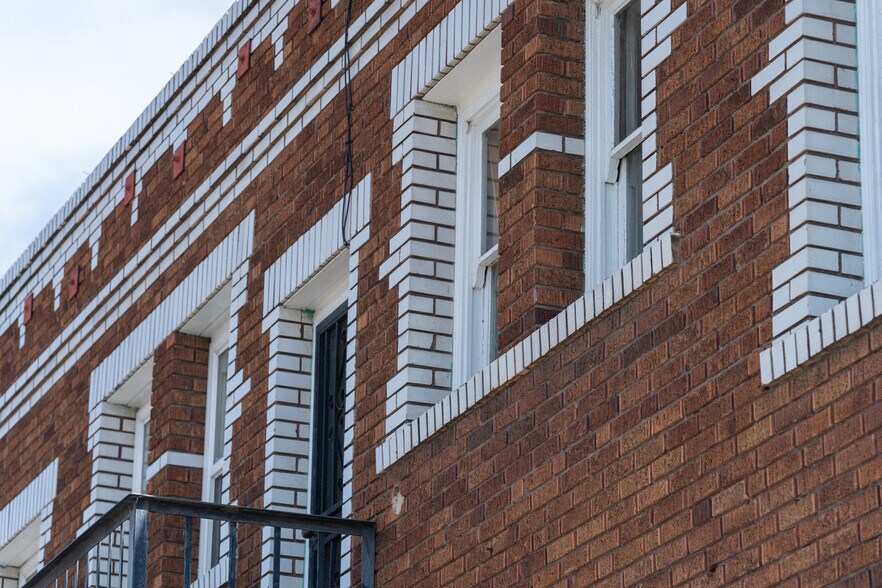 More Photos Of 1906-1912 Cimarron St, Los Angeles Apartments For Lease