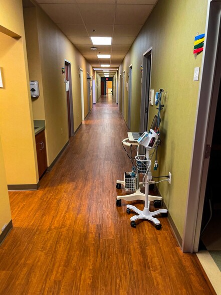 More Photos Of 1924 Forest Ridge Dr, Bedford Medical For Lease