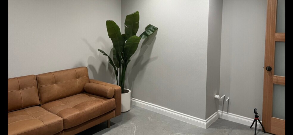 More Photos Of 1913 E 17th St, Santa Ana Office For Sale