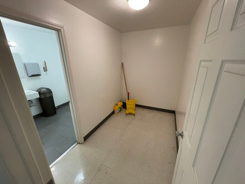 More Photos Of 1175 Obrien Dr, Menlo Park Manufacturing For Lease