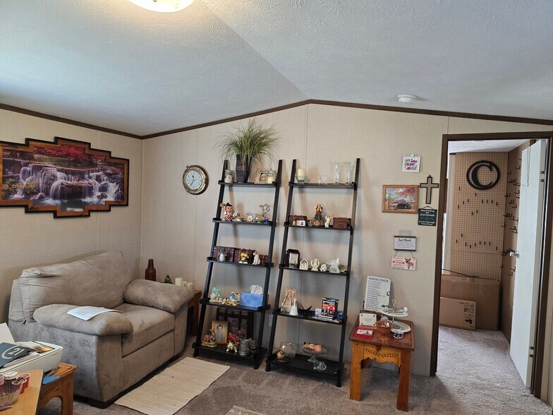 More Photos Of 13 Evergreen Cir, Dunlap Trailer Camper Park For Sale