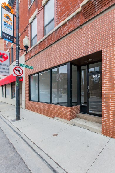 Primary Photo Of 2863-2865 N Clark St, Chicago Apartments For Lease