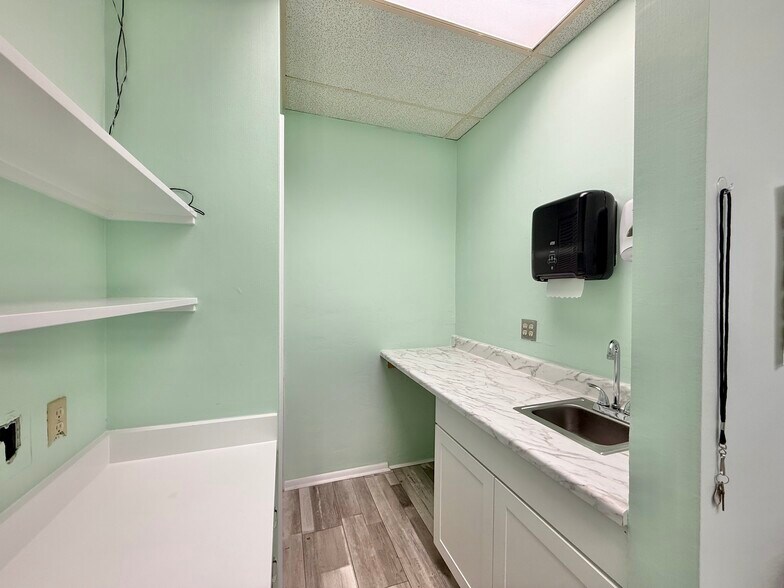 More Photos Of 3949 Evans Ave, Fort Myers Medical For Sale