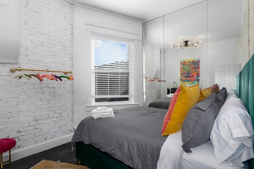 More Photos Of 120-122 W 5th St, Kansas City Storefront Retail Residential For Sale