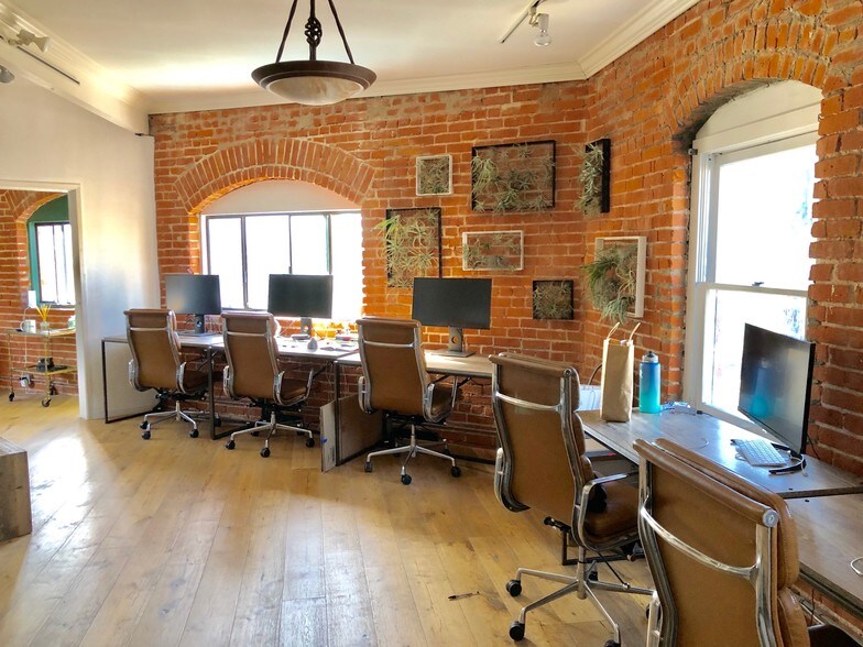 More Photos Of 826 Hampton Dr, Venice Office For Lease