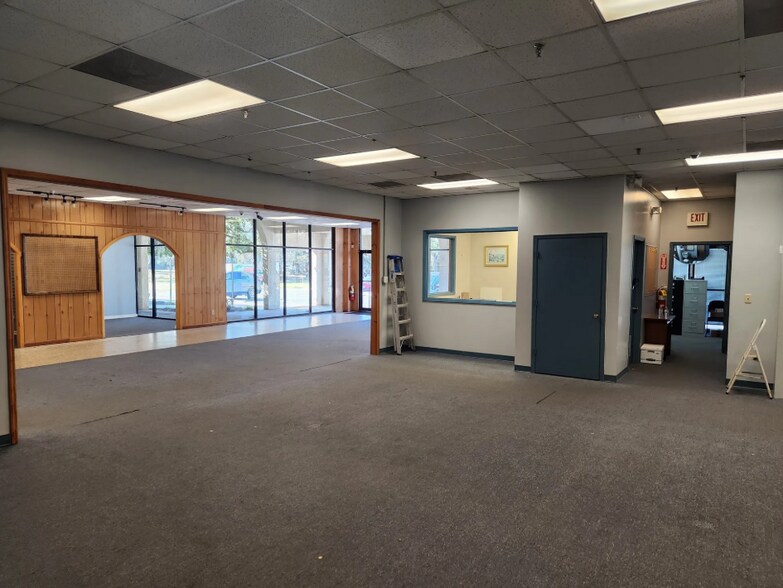 More Photos Of 5500 White Bluff Rd, Savannah Freestanding For Lease