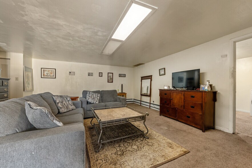 More Photos Of 416 State St, Trinidad Flex For Sale