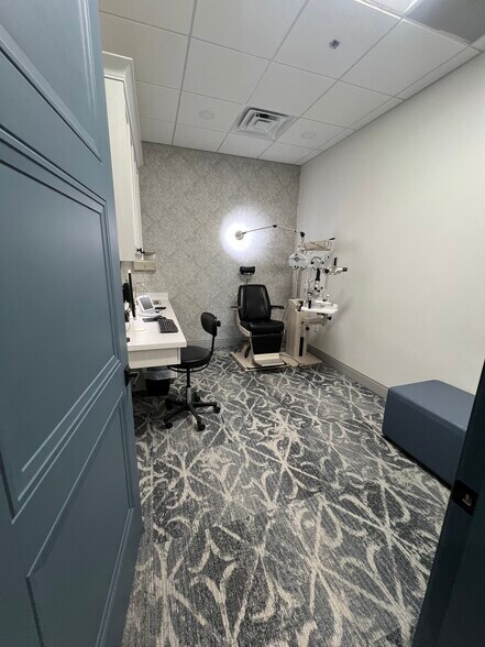 More Photos Of 1624 W Main St, Franklin Storefront Retail Office For Sale