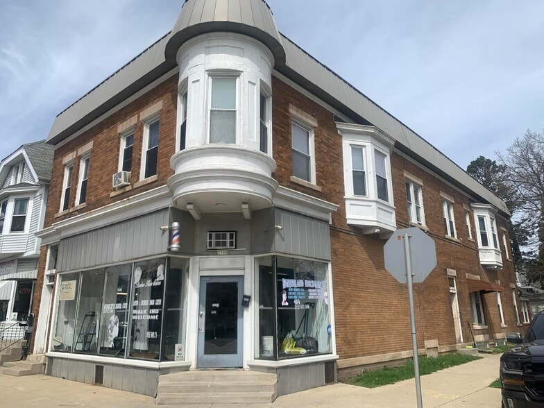 Primary Photo Of 2900 W Arthur Ave, Milwaukee Storefront Retail Residential For Sale