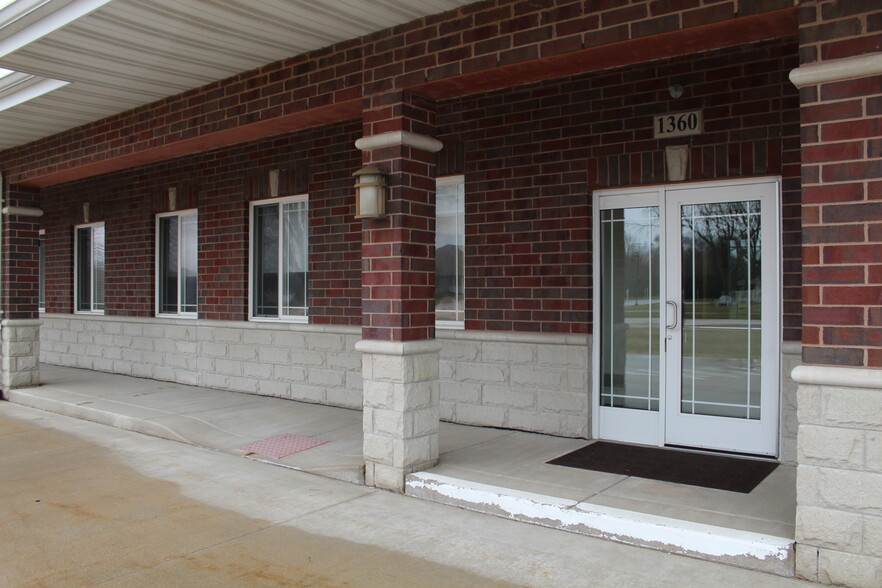 Primary Photo Of 1360 E Division St, Diamond Office For Lease