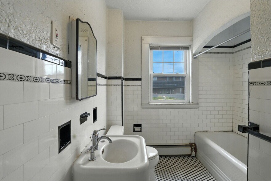 More Photos Of 177-179 Massachusetts Ave, North Andover Apartments For Sale