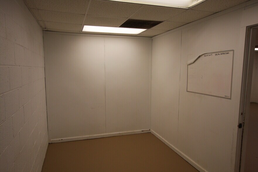 More Photos Of 691 N Cave Spring St, Cedartown Specialty For Sale