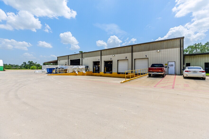 More Photos Of 4402 Theiss Rd, Humble Warehouse For Lease