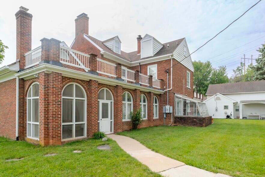 More Photos Of 610 New Hope Rd, Staunton Specialty For Sale