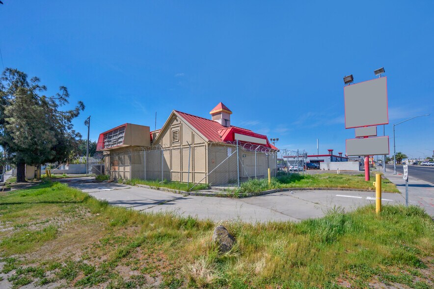 More Photos Of 4190 E Ventura Ave, Fresno General Retail For Sale