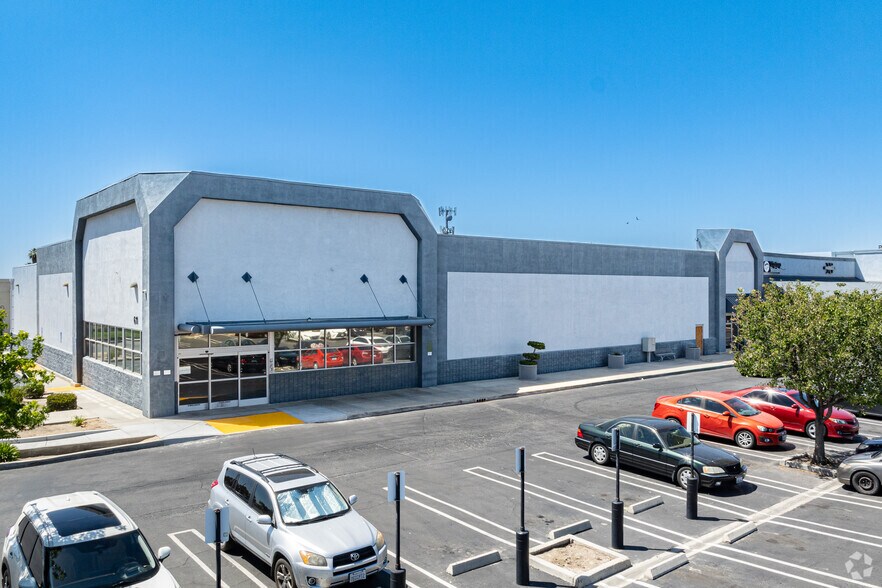 More Photos Of 601-633 Cecil Ave, Delano General Retail For Lease