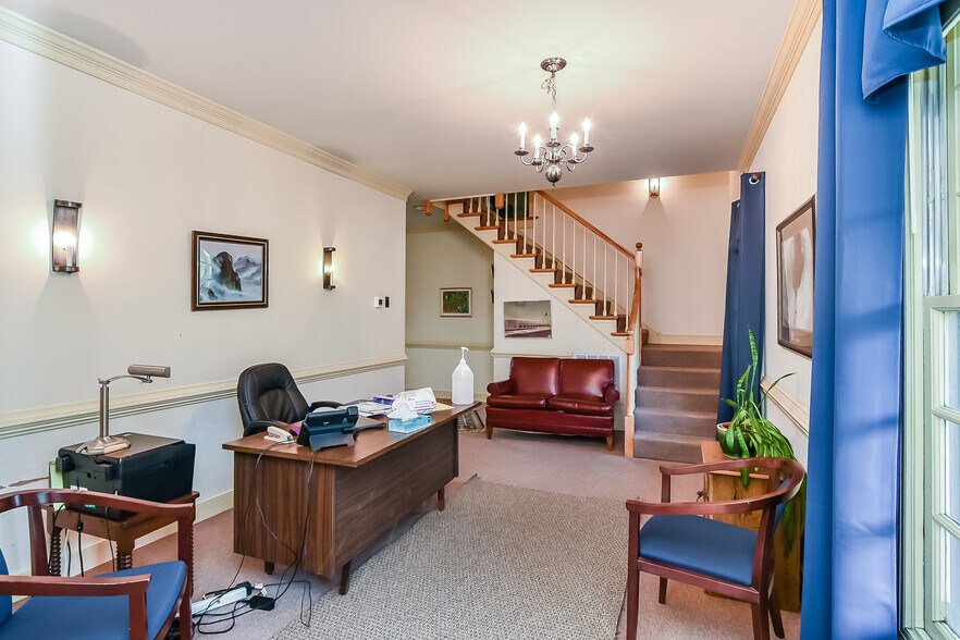 More Photos Of 1900 E Parham Rd, Henrico Office For Sale