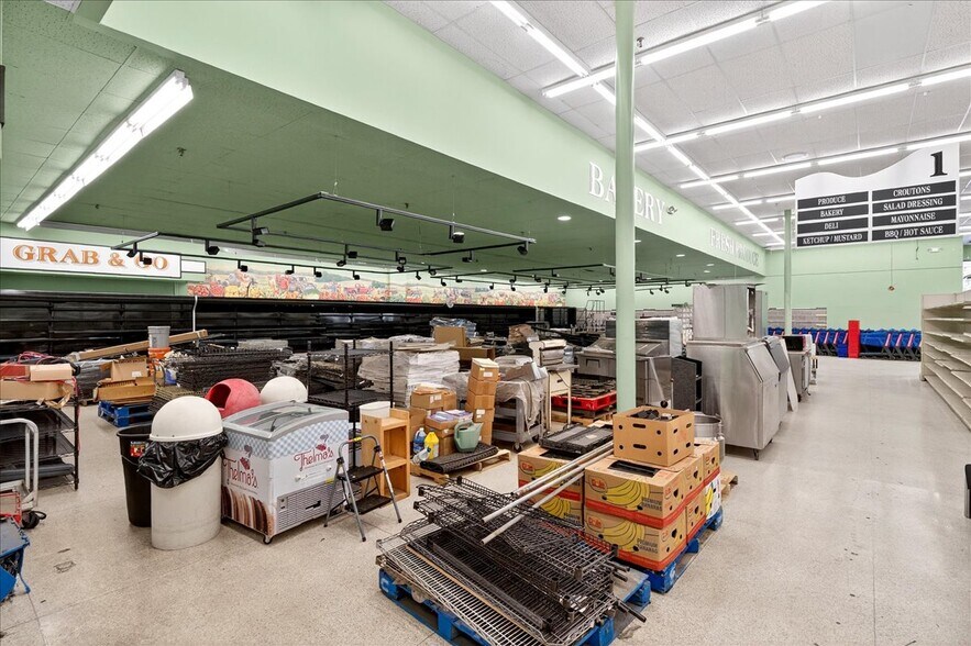 More Photos Of 4634-4639 Gravois Rd, House Spgs, House Springs Supermarket For Lease