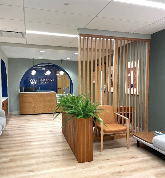More Photos Of 5650 N Green Bay Ave, Glendale Medical For Lease