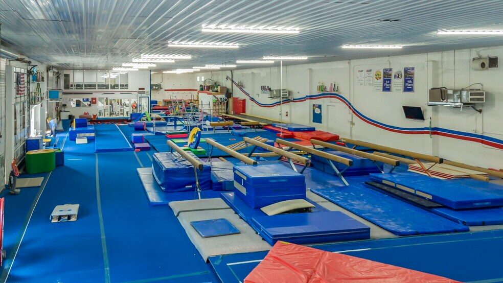 More Photos Of 1013 SE Holbrook Ct, Port Saint Lucie Warehouse For Sale