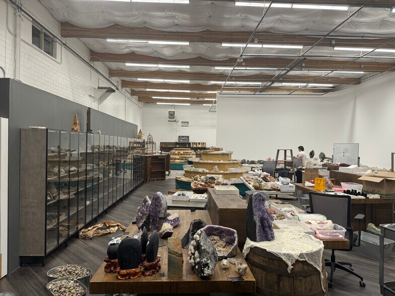 More Photos Of 51 E 200 N, Alpine Warehouse For Sale