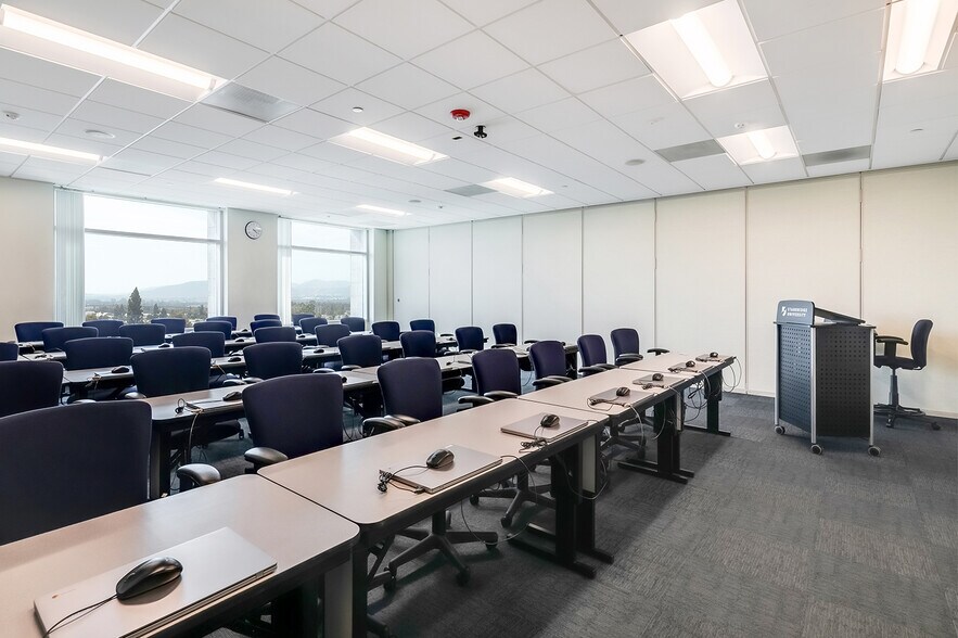 More Photos Of 1325 Spruce St, Riverside Office For Sale