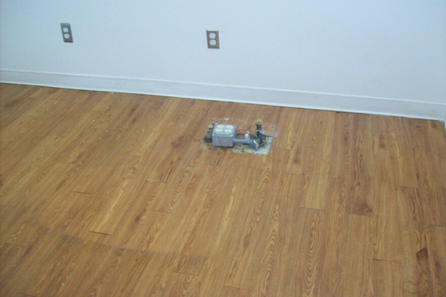 More Photos Of 23030 Mooney St, Farmington Medical For Lease