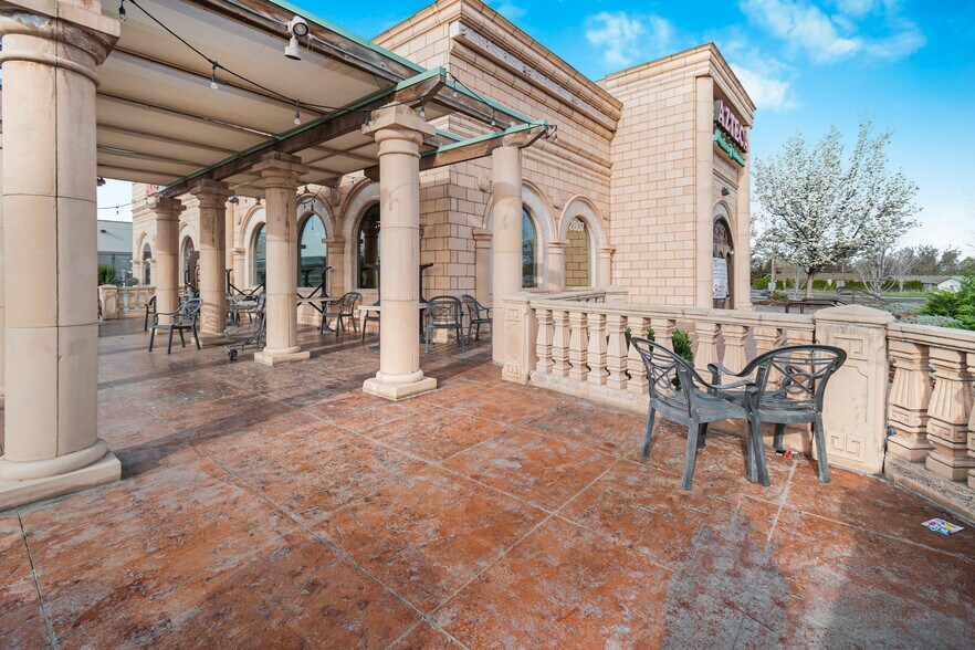 More Photos Of 2807 W 10th Ave, Kennewick General Retail For Sale