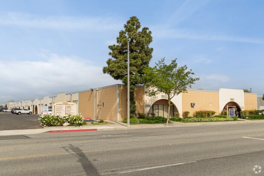 More Photos Of 10621 Bloomfield St, Los Alamitos Unknown For Lease