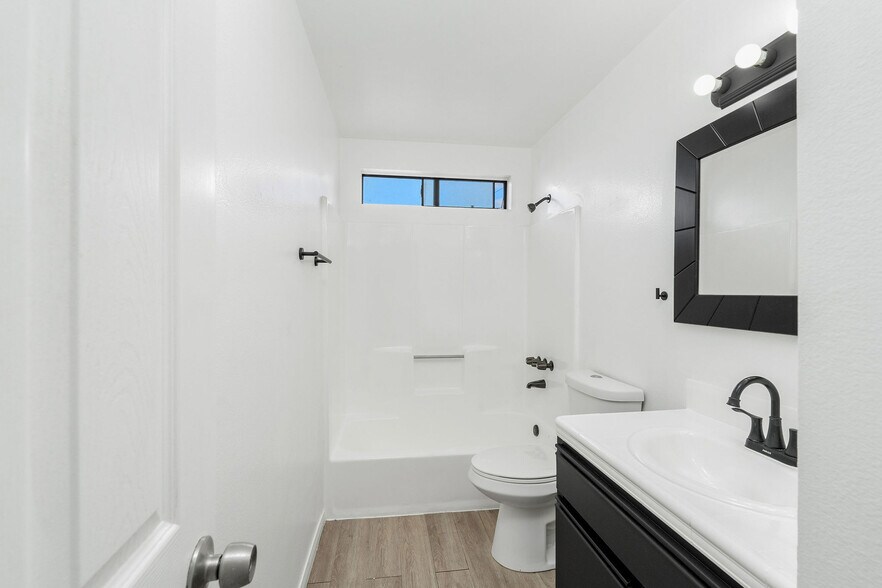 More Photos Of 12501 Kornblum Ave, Hawthorne Apartments For Sale