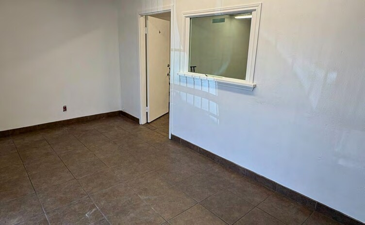 More Photos Of 4407 I-35 Fwy, San Antonio Unknown For Lease