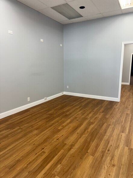 More Photos Of 1517 Winchester Ave, Ashland Storefront For Lease