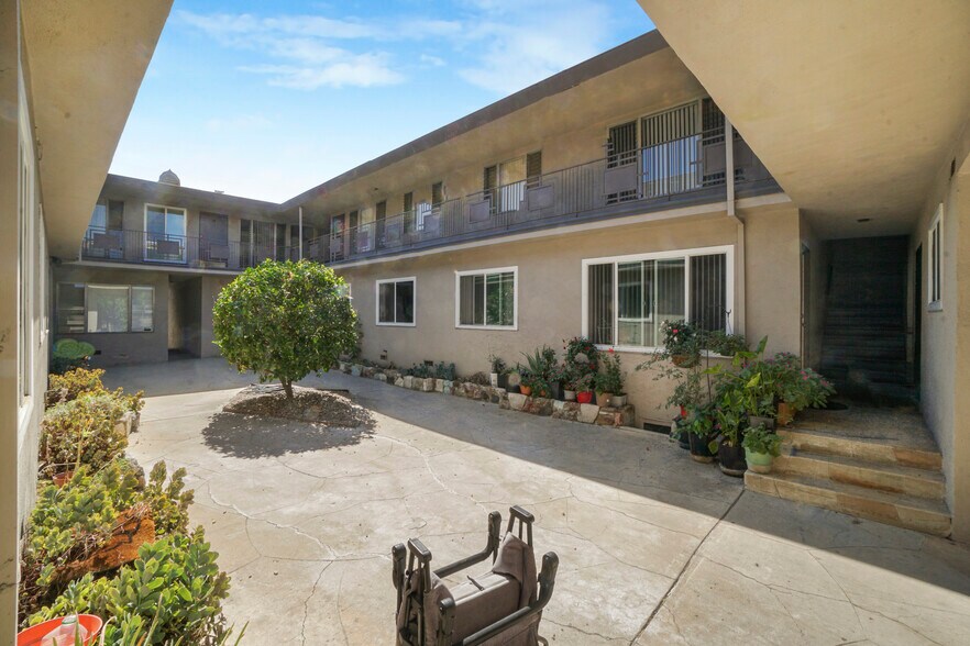 More Photos Of 228 S Mariposa Ave, Los Angeles Apartments For Sale