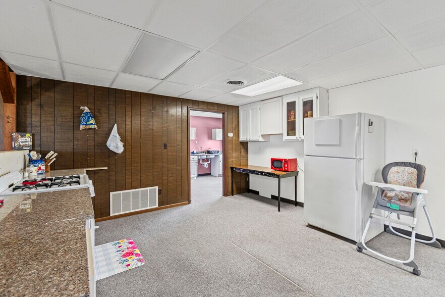 More Photos Of 3160 W Arrow St, Marshall Flex For Sale