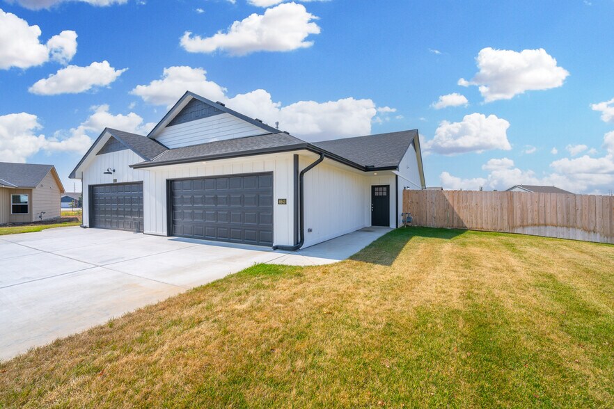 More Photos Of 3513 W 45th St S, Wichita Apartments For Sale