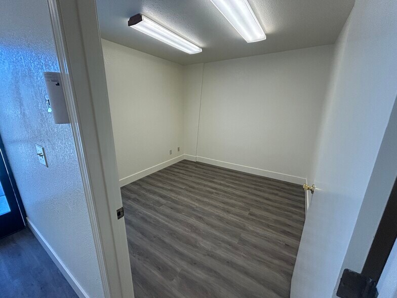 More Photos Of 3941 Holly Dr, Tracy Warehouse For Lease