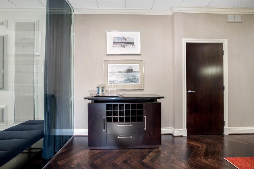 More Photos Of 112 Kercheval Ave, Grosse Pointe Office Residential For Lease