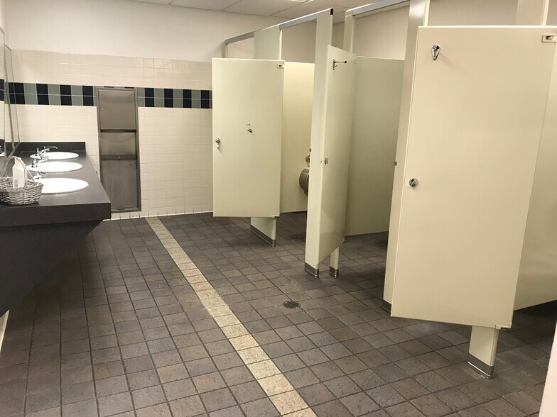 More Photos Of 1000 Meade St, Dunmore Medical For Lease