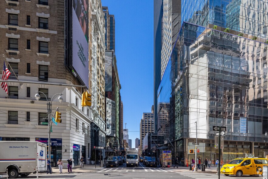 More Photos Of 244-250 W 54th St, New York Medical For Lease