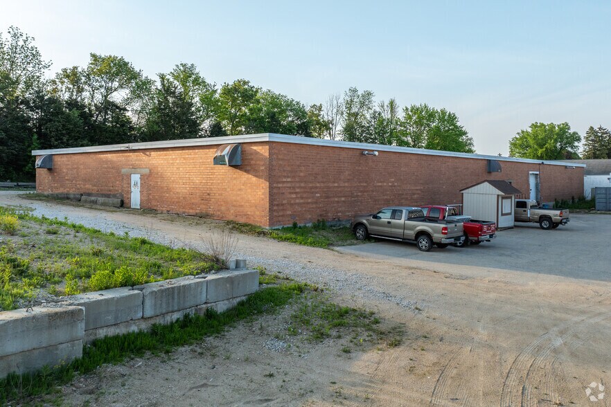 More Photos Of 625 Menomonee St, Theresa Warehouse For Lease