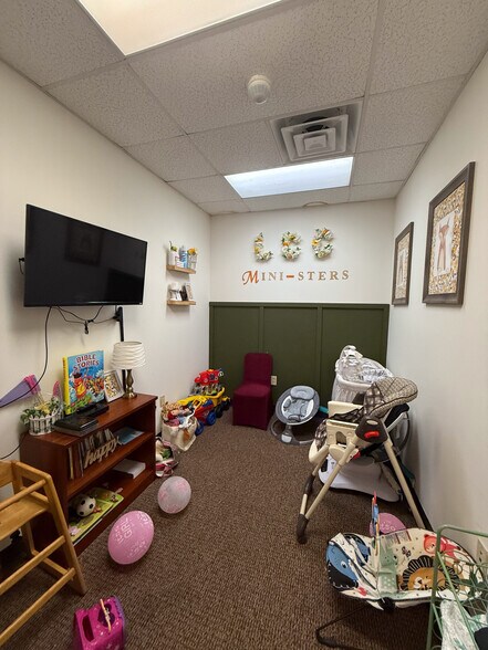 More Photos Of 6401 New York Ave, Arlington Unknown For Lease