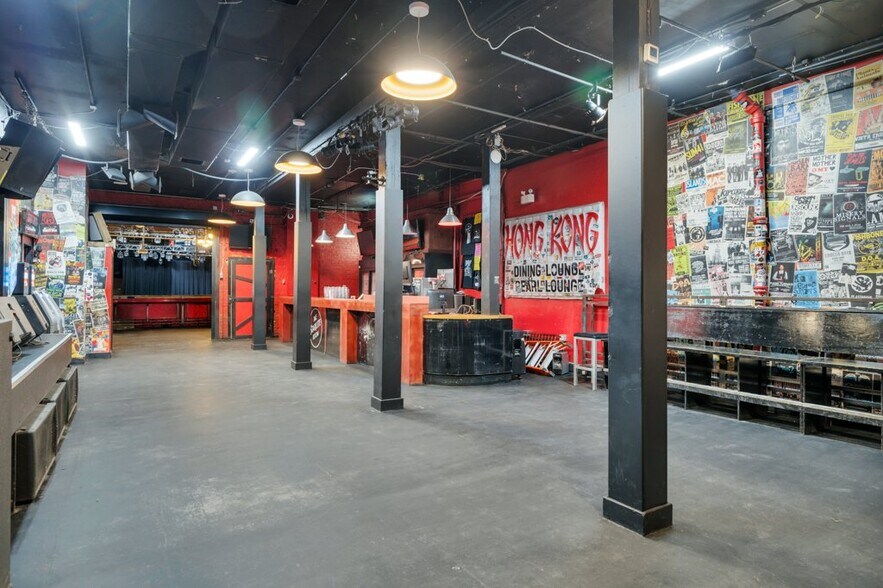 More Photos Of 10030 102nd St NW, Edmonton Bar For Sale