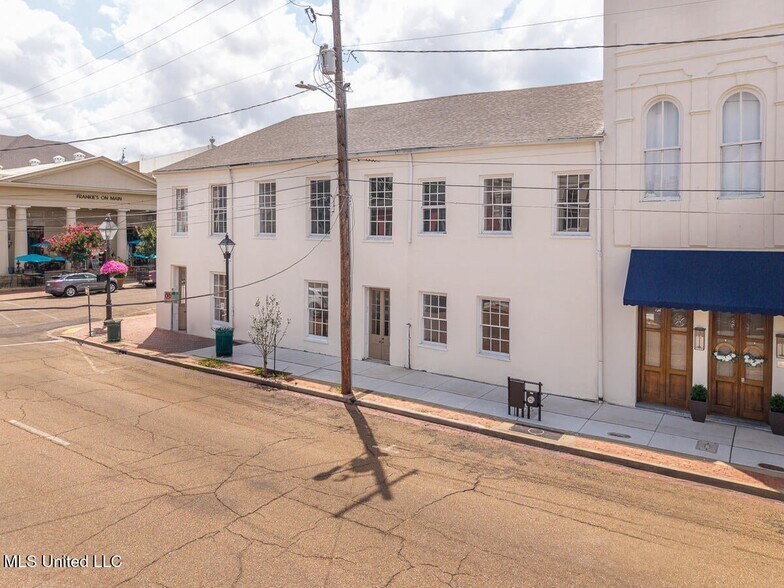 More Photos Of 433 Main St, Natchez Freestanding For Sale