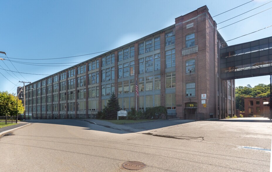 More Photos Of 75 Green St, Clinton Distribution For Sale