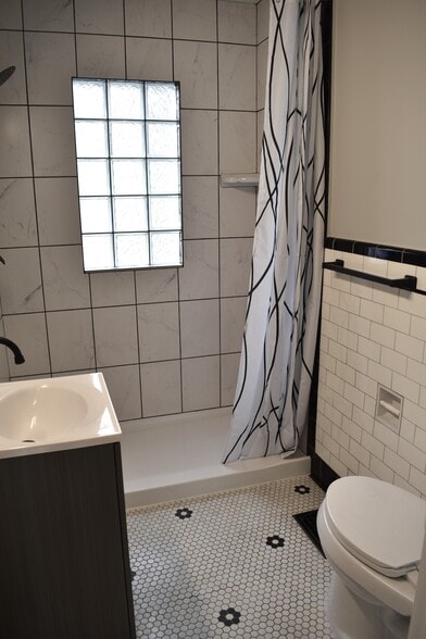 More Photos Of 1014 E 10th St, Jeffersonville Office Residential For Sale