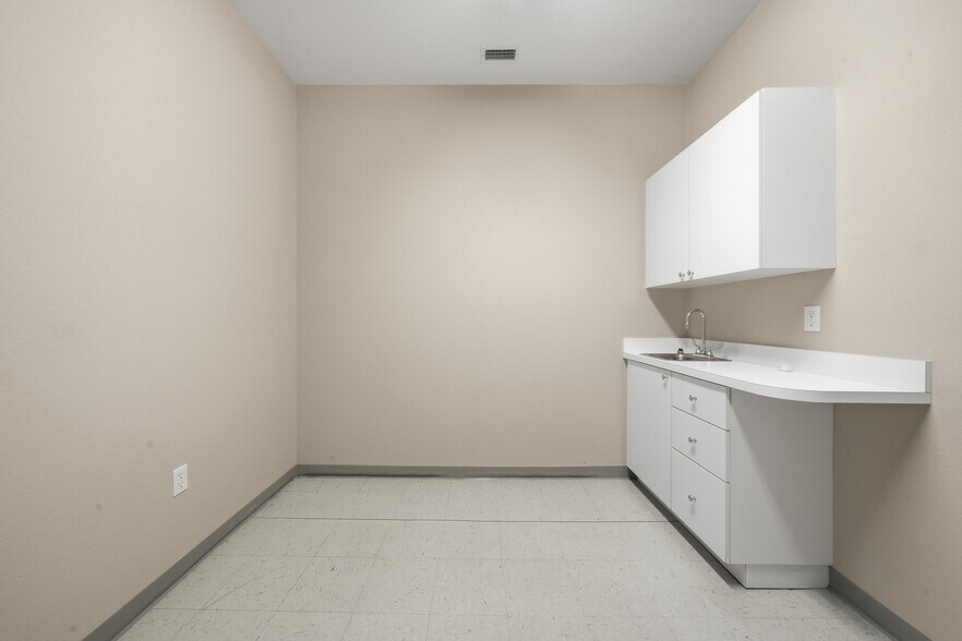 More Photos Of 401 W Interlake Blvd, Lake Placid Office For Sale