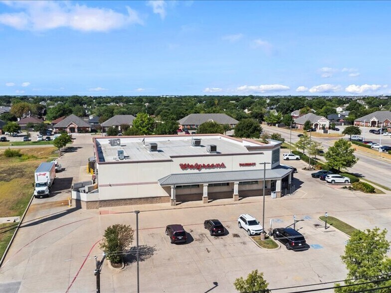 More Photos Of 833 N Saginaw Blvd, Saginaw Freestanding For Sale