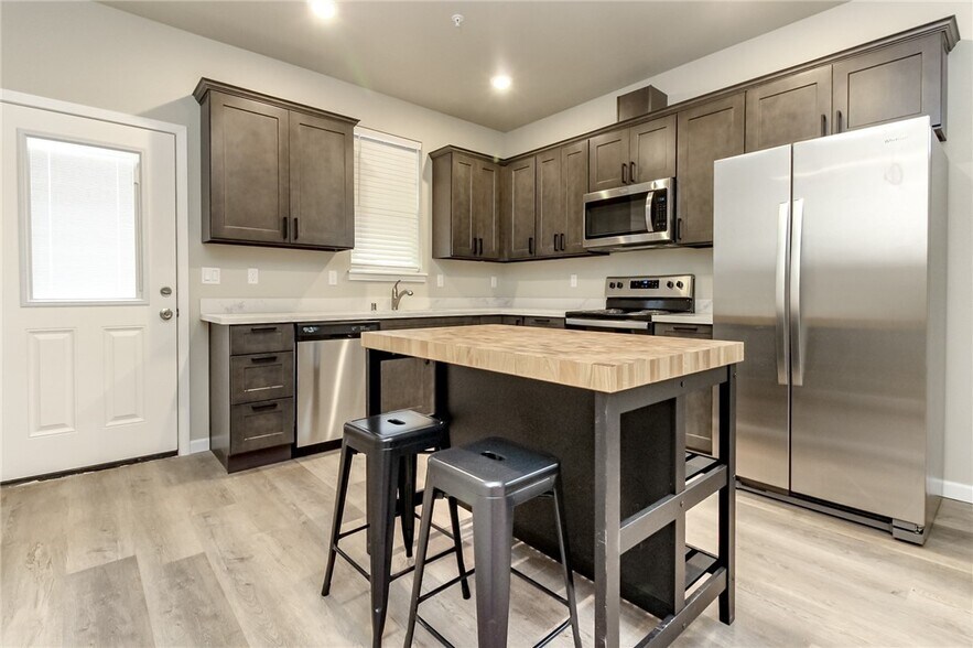 More Photos Of , Tacoma Multifamily For Sale